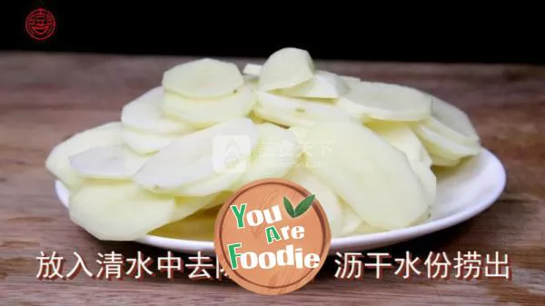 A novice can cook delicious [green pepper, mushroom and potato chips]