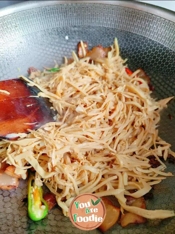 Fried dried bamboo shoots with bacon