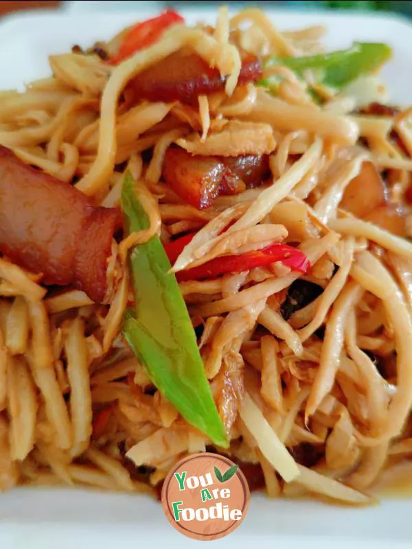 Fried dried bamboo shoots with bacon