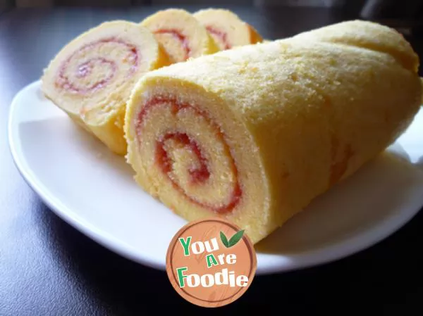 Orange juice cake roll