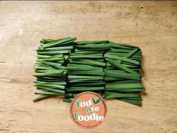 Stir fried leeks with dried garlic