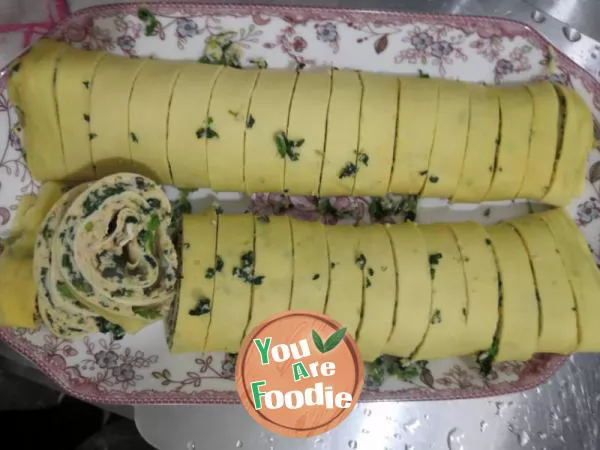 Spinach-rolls-with-minced-chicken