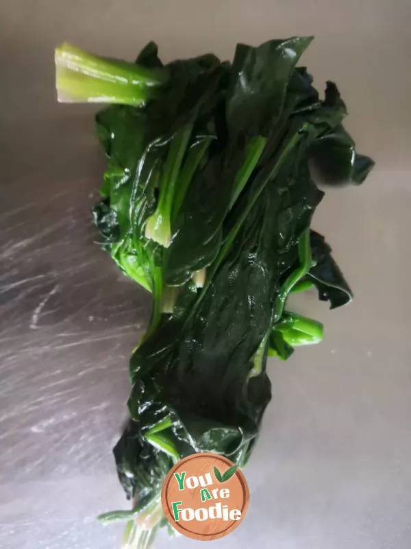 Spinach rolls with minced chicken