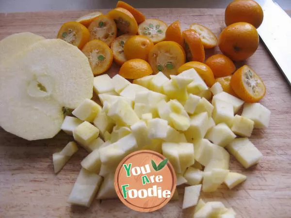 Warm and delicious kumquat Apple Tea