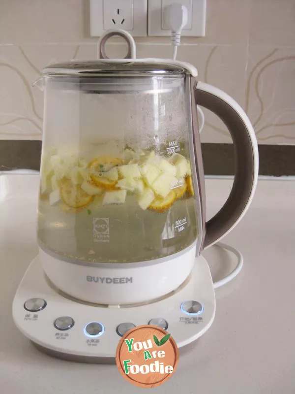 Warm and delicious kumquat Apple Tea