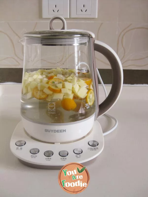 Warm and delicious kumquat Apple Tea