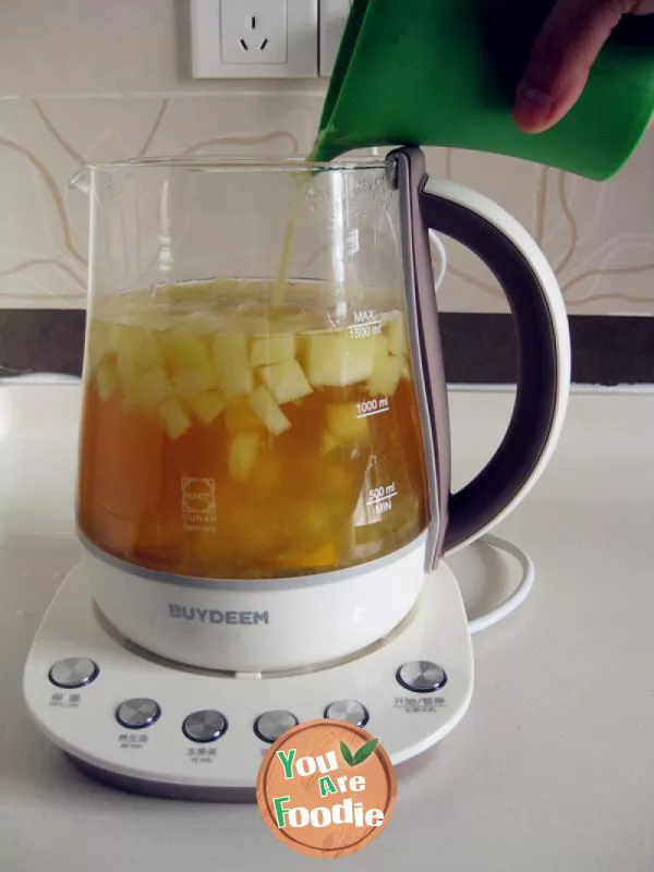 Warm and delicious kumquat Apple Tea