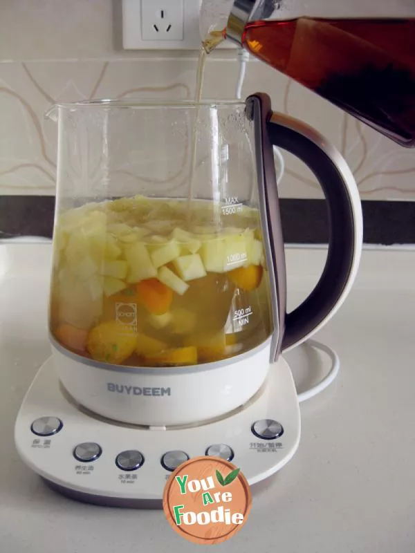 Warm and delicious kumquat Apple Tea