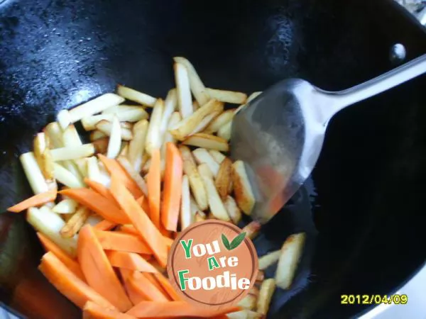 Fried garlic with potato chips