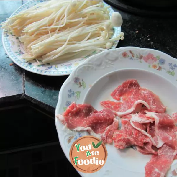 Steamed pork rolls with golden mushrooms