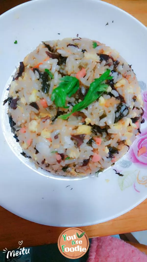 Fried rice with laver and egg