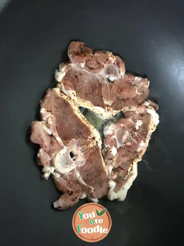 Pan fried lamb and butterfly chops with black pepper