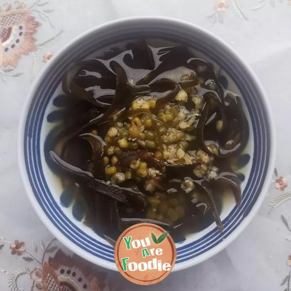 Mung-bean-and-kelp-soup