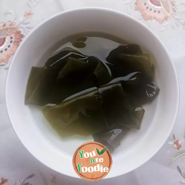 Mung bean and kelp soup