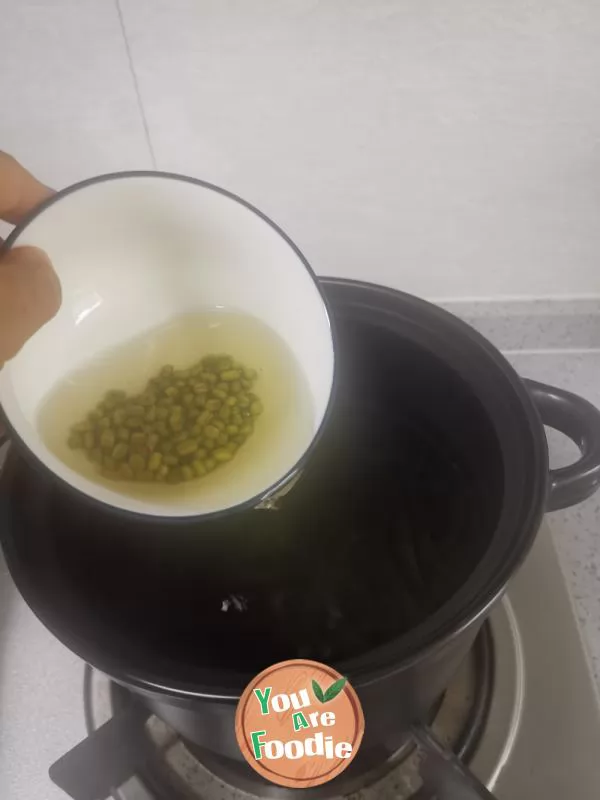 Mung bean and kelp soup