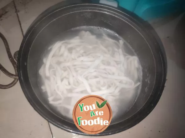 Noodles in clear soup