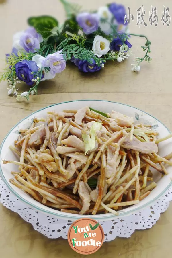 Fried shredded pork with Houttuynia cordata