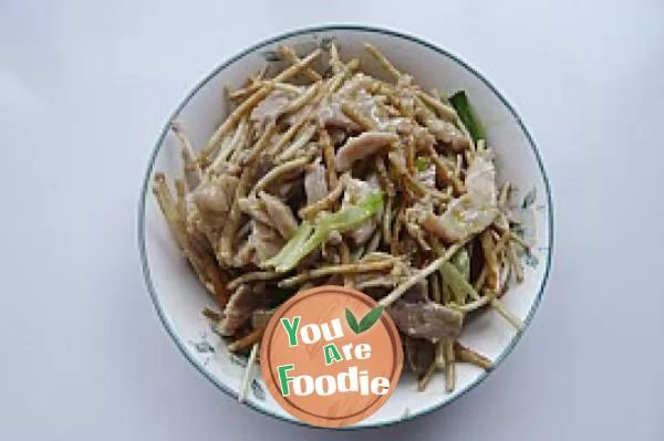 Fried shredded pork with Houttuynia cordata