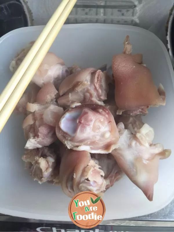 Stewed pork feet with soybean and radish