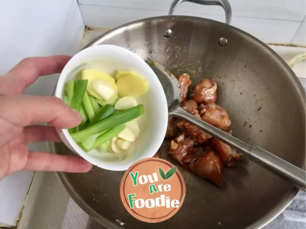 Stewed pork feet with soybean and radish