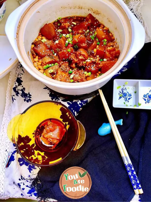 Stewed pork feet with soybean and radish