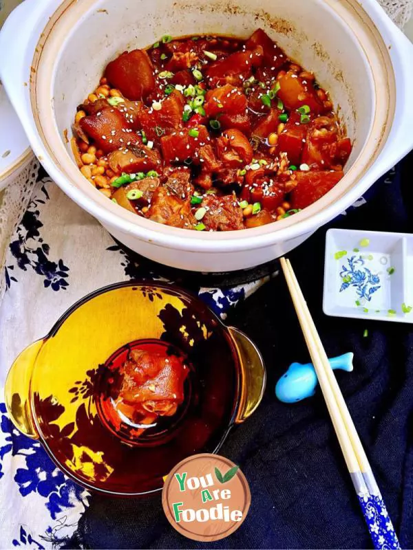 Stewed pork feet with soybean and radish