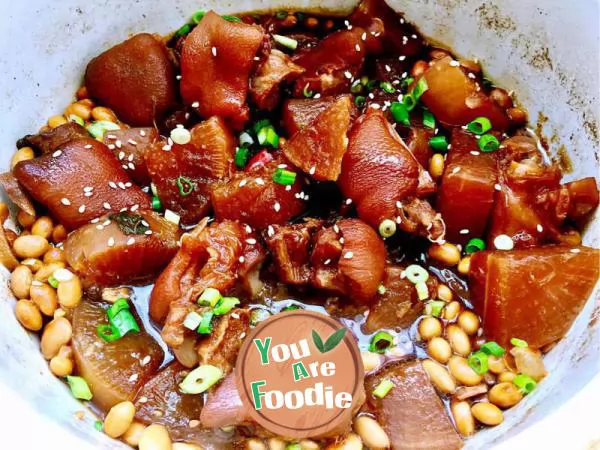 Stewed pork feet with soybean and radish