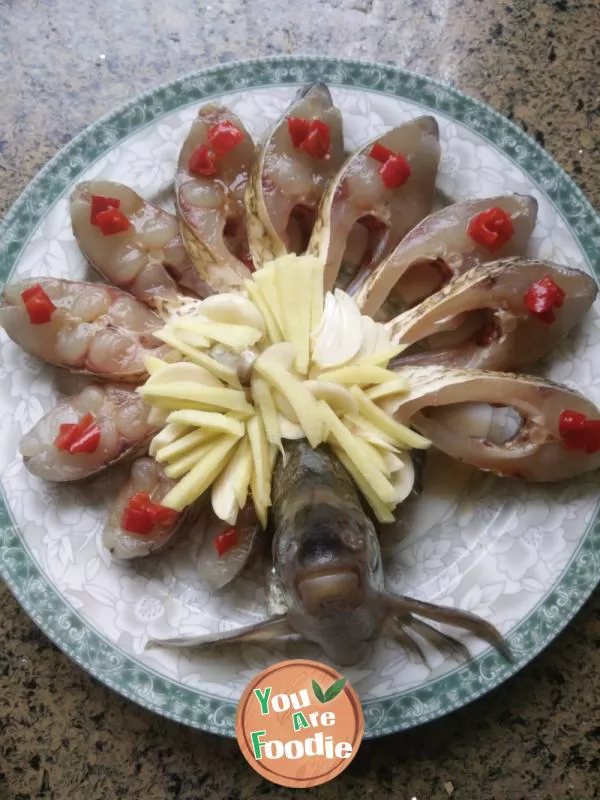 Steamed fish with peacock