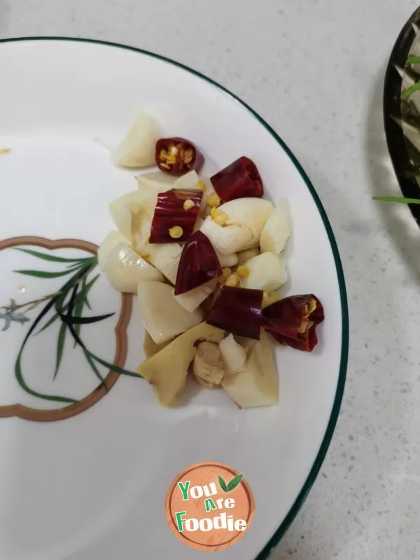 Fried Water Spinach Stems with Shredded Pork