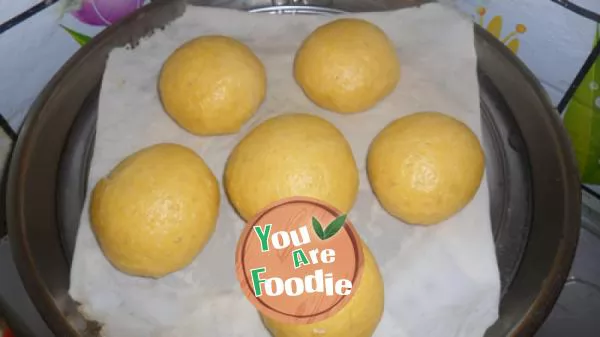 Harvest season -- Golden pumpkin steamed bread