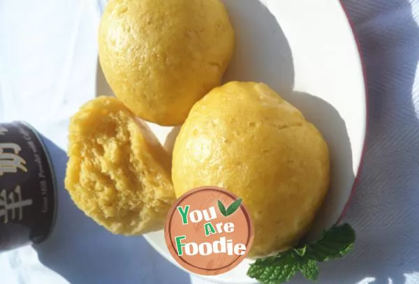 Harvest season -- Golden pumpkin steamed bread