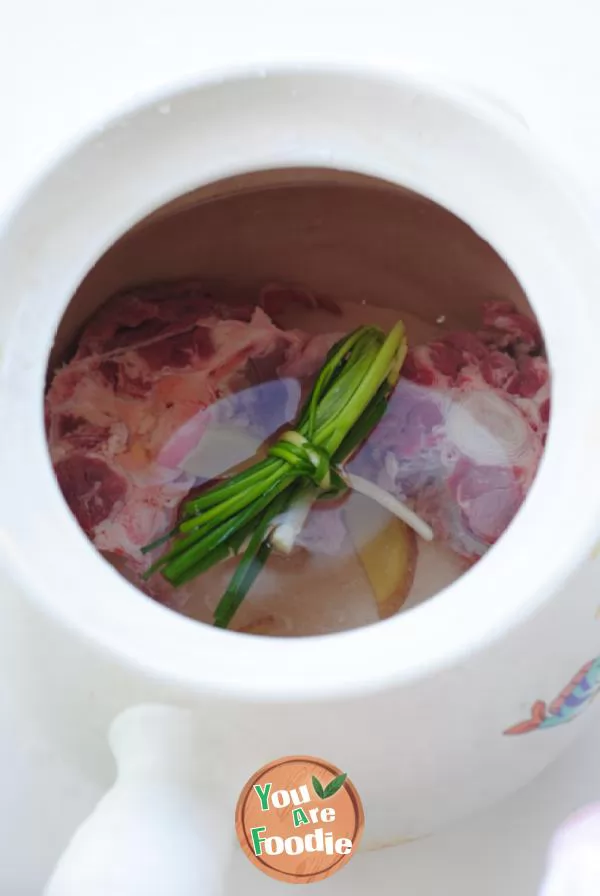 [oxtail mushroom soup in casserole] - tonifying blood, tonifying kidney, strengthening tendons and bones