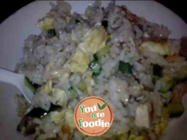 Fried rice with diced chicken