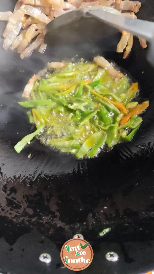 Stir fried dried tofu with green pepper