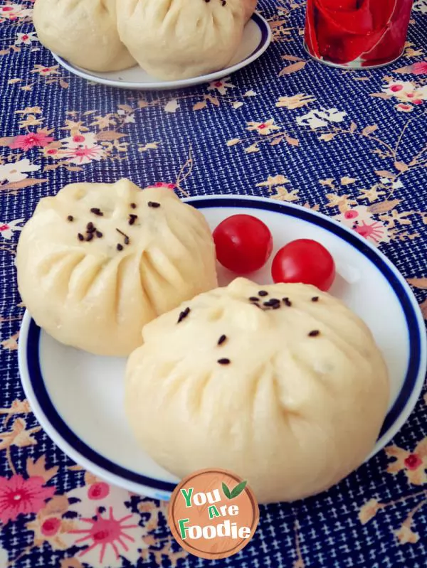 Steamed bun with mushroom, egg and fennel stuffing