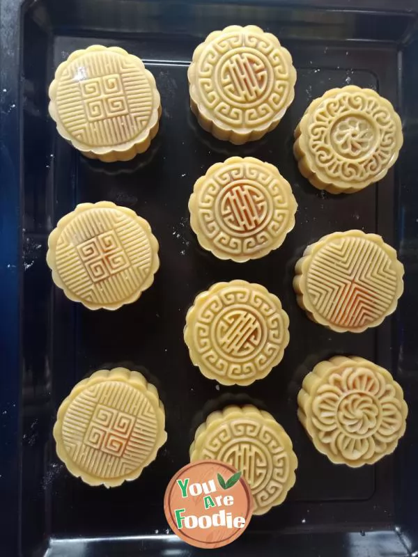 Cantonese moon cake - egg yolk and lotus seed paste