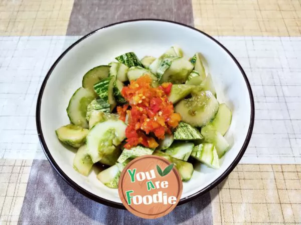 Mixed cucumber with chopped pepper