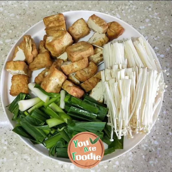 Stewed tofu with Flammulina velutipes