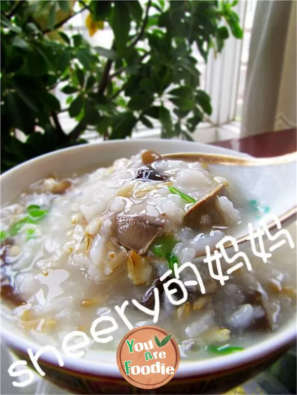 Chicken liver, fungus and oatmeal porridge