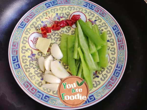 [stir fried 1000 pieces with chili] - the tofu skin is also delicious