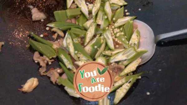 Fried pork with okra