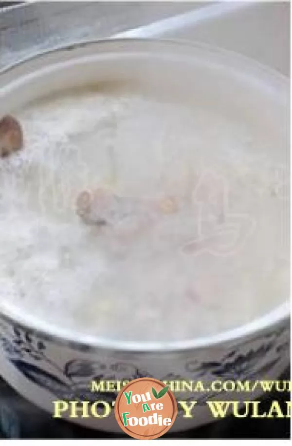 Delicious white porridge. [shrimp and crab congee]