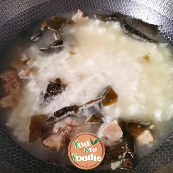 Rice soup with kelp and spare ribs