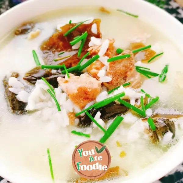 Rice soup with kelp and spare ribs