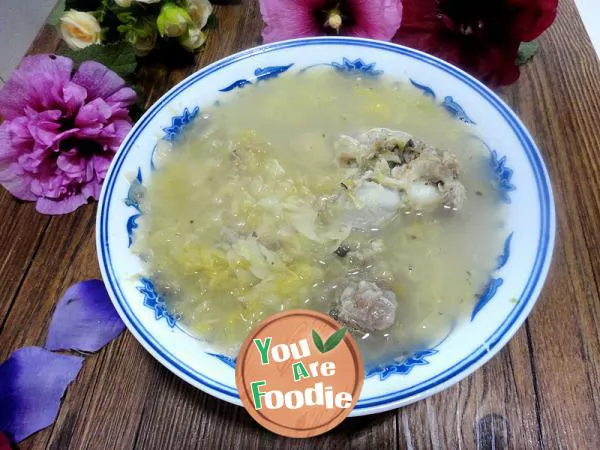 Stewed-pickled-cabbage-with-big-bones