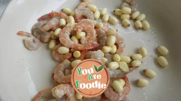 Love preserving chant on Lotus -- fried shrimps with fresh lotus seeds