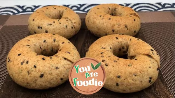 Sugar-free-whole-wheat-bagels,-formulated-with-a-sugar-free-and-oil-free-formula,-are-designed-to-resist-hunger,-have-full-elasticity-and-chewiness,-and-are-suitable-for-people-with-a-healthy-diet