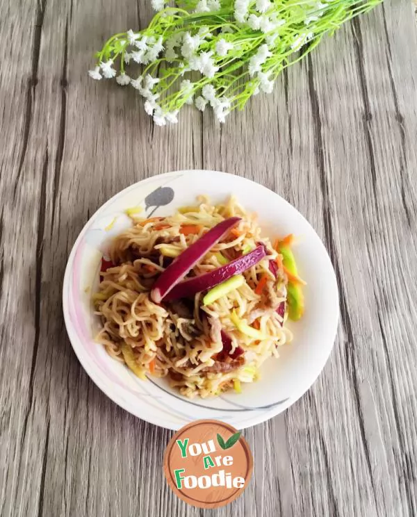 Fried noodles with zucchini and onion