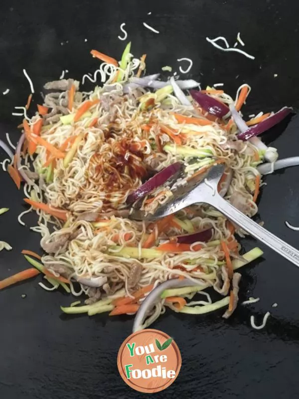 Fried noodles with zucchini and onion