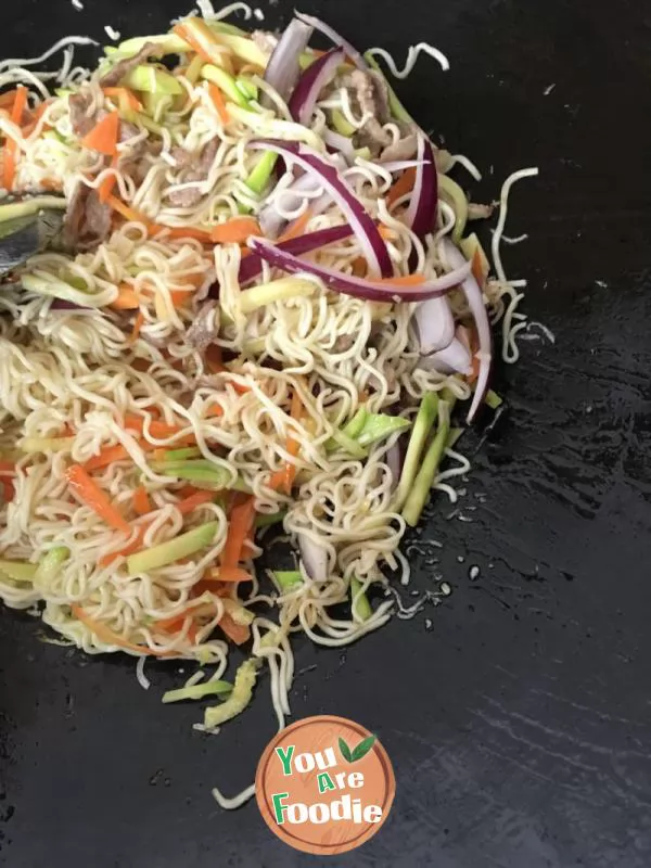 Fried noodles with zucchini and onion